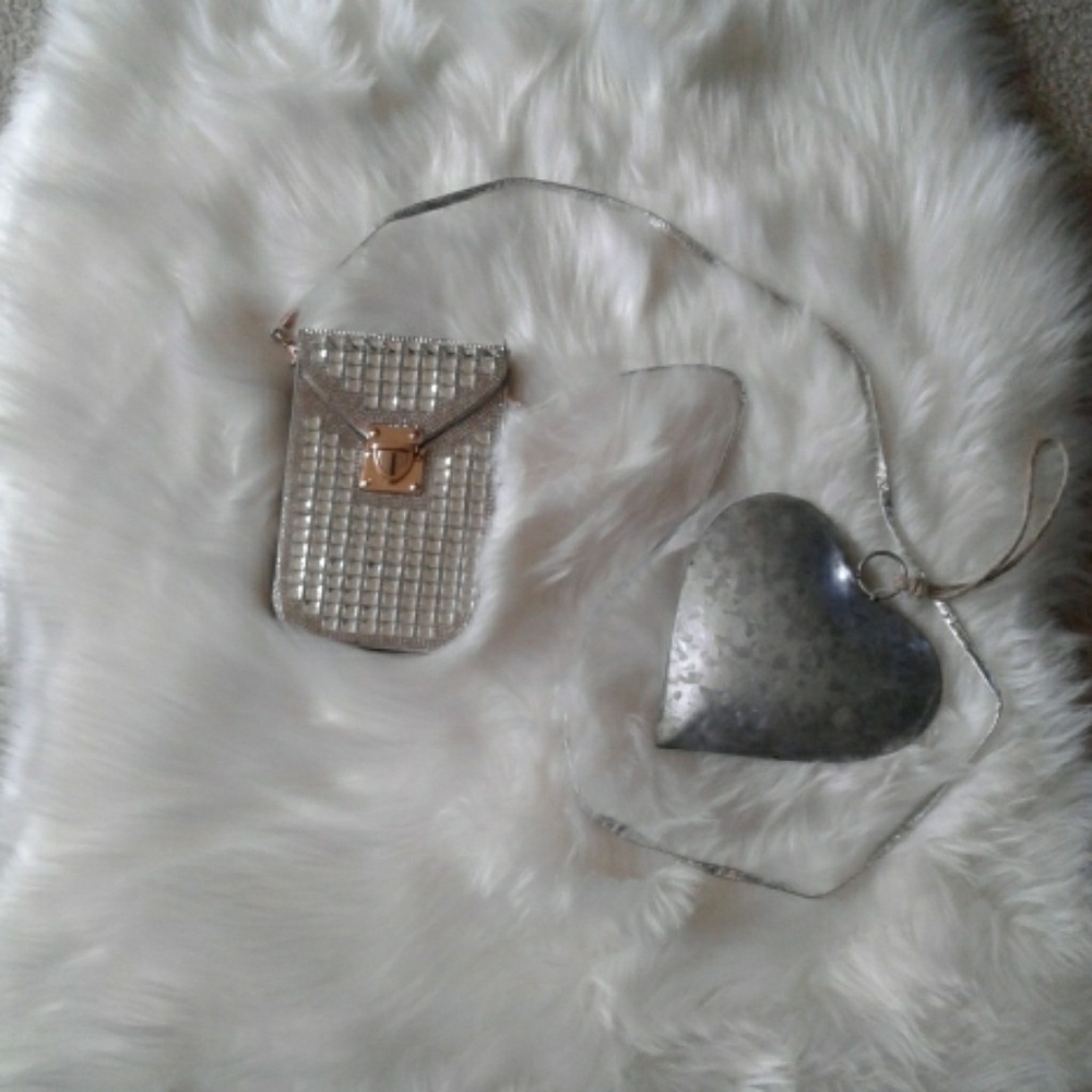 💥3/$20 Trendy mini cross bag with sparkle! NWOT